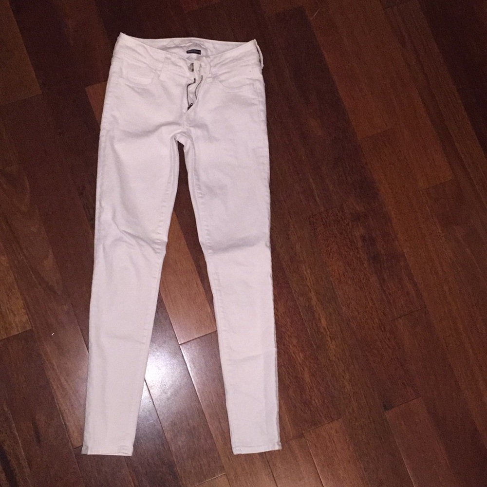 White American eagle jeans